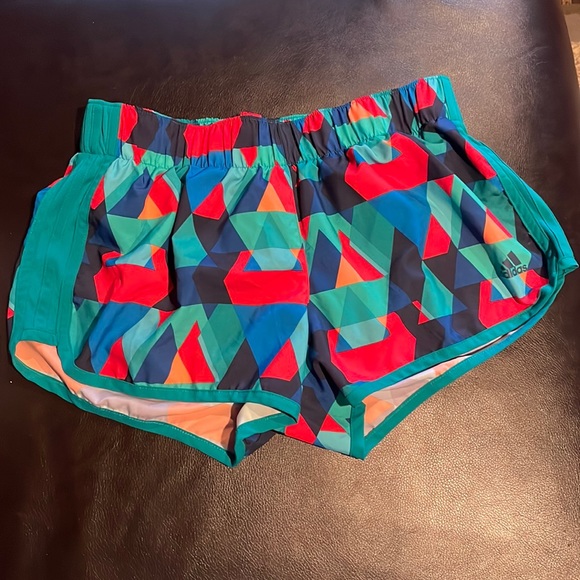 Women’s Adidas Geometric Climate lined workout Shorts - Picture 1 of 8